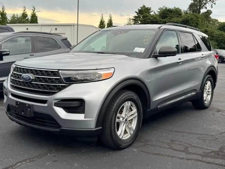 2022 Ford Explorer XLT photo 1