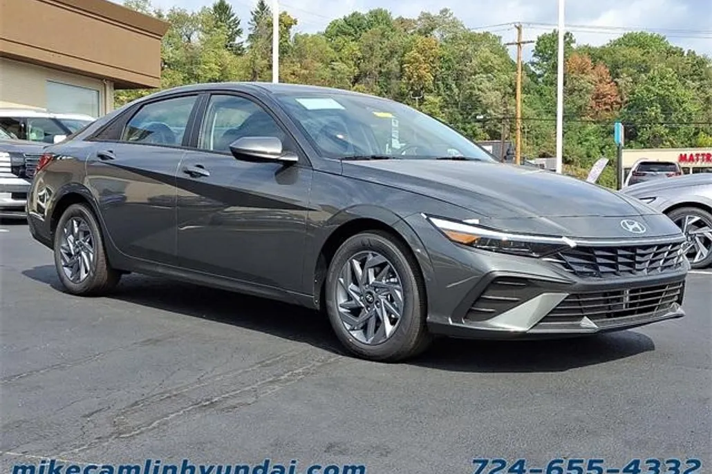 2025 Hyundai Elantra Blue SEL Sport photo 1