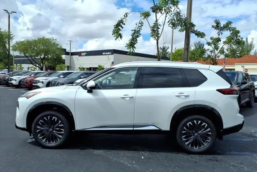 2026 Nissan Rogue Platinum photo 1