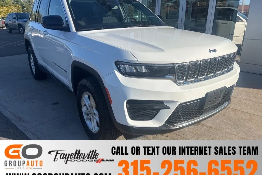 2023 Jeep Grand Cherokee Laredo Altitude photo 1
