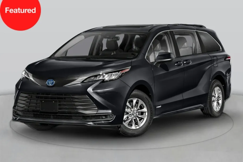 2024 Toyota Sienna LE photo 1