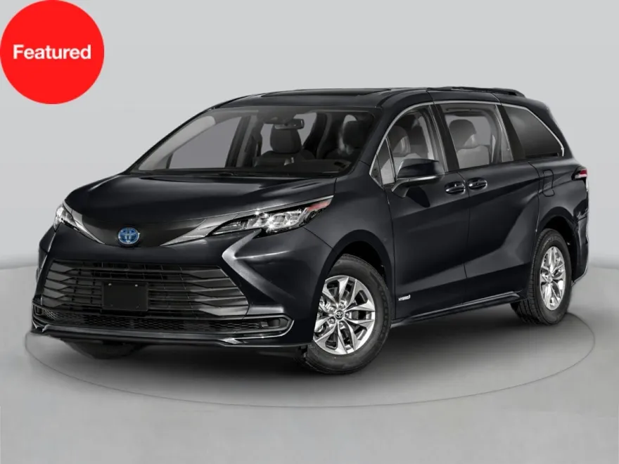 2024 Toyota Sienna LE photo 1