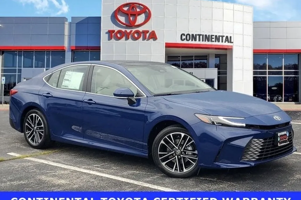 2025 Toyota Camry XLE photo 1