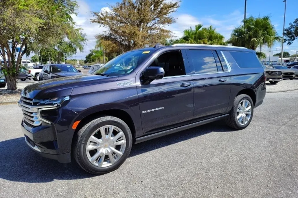 2023 Chevrolet Suburban High Country photo 1