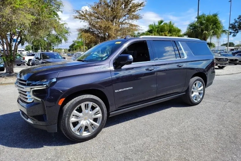 2023 Chevrolet Suburban High Country photo 1