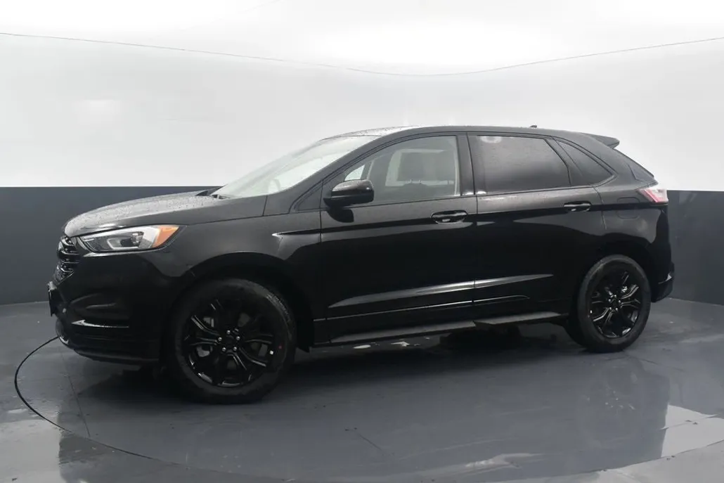 2024 Ford Edge SE photo 1