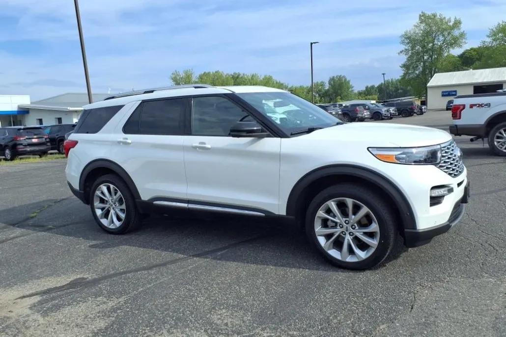 2022 Ford Explorer Platinum photo 1