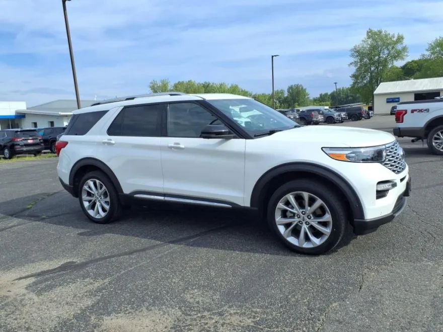 2022 Ford Explorer Platinum photo 1