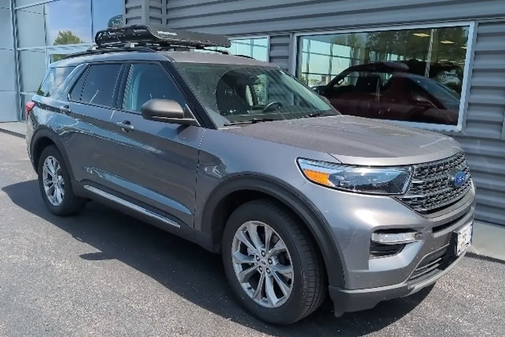 2022 Ford Explorer XLT photo 1