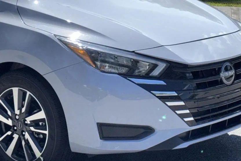 2025 Nissan Versa 1.6 SV photo 1