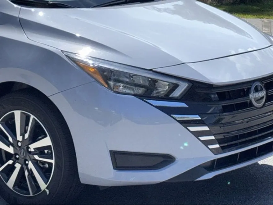 2025 Nissan Versa 1.6 SV photo 1