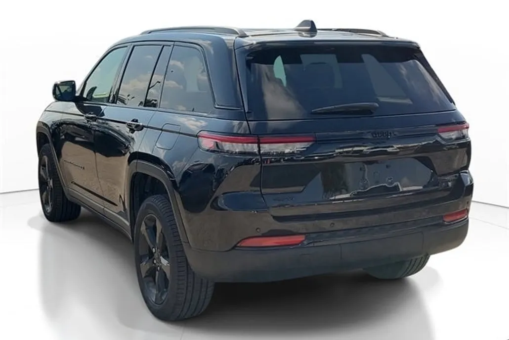 2024 Jeep Grand Cherokee Limited photo 1