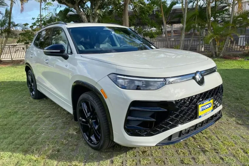 2025 Volkswagen Tiguan SE R-Line Black photo 1
