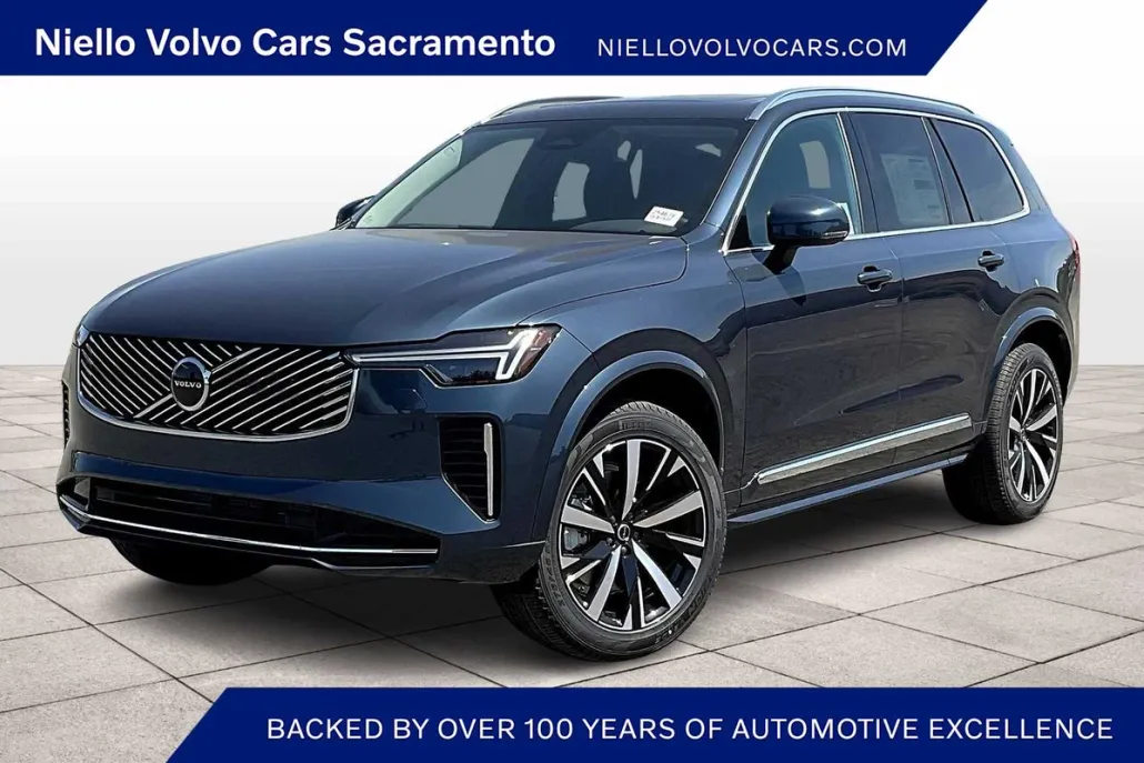 2025 Volvo XC90 Core photo 1