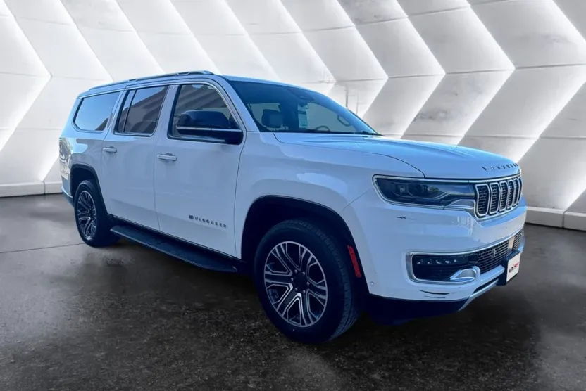 2024 Jeep Wagoneer L Series II photo 1