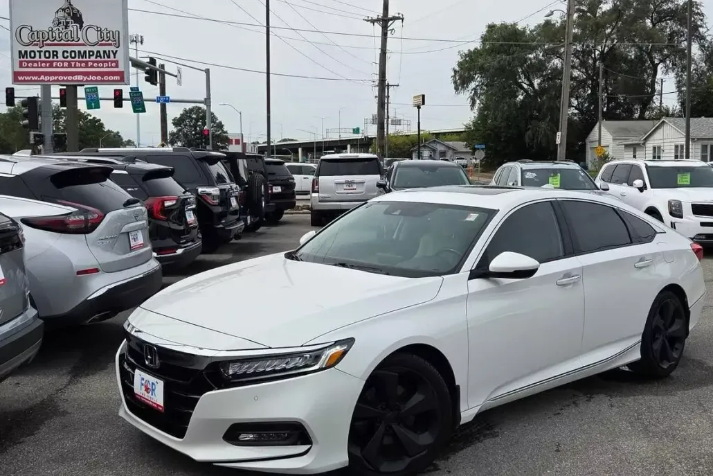 2019 Honda Accord Touring 2.0T photo 1