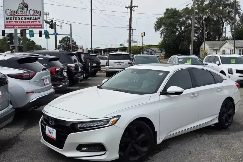 2019 Honda Accord Touring 2.0T photo 1