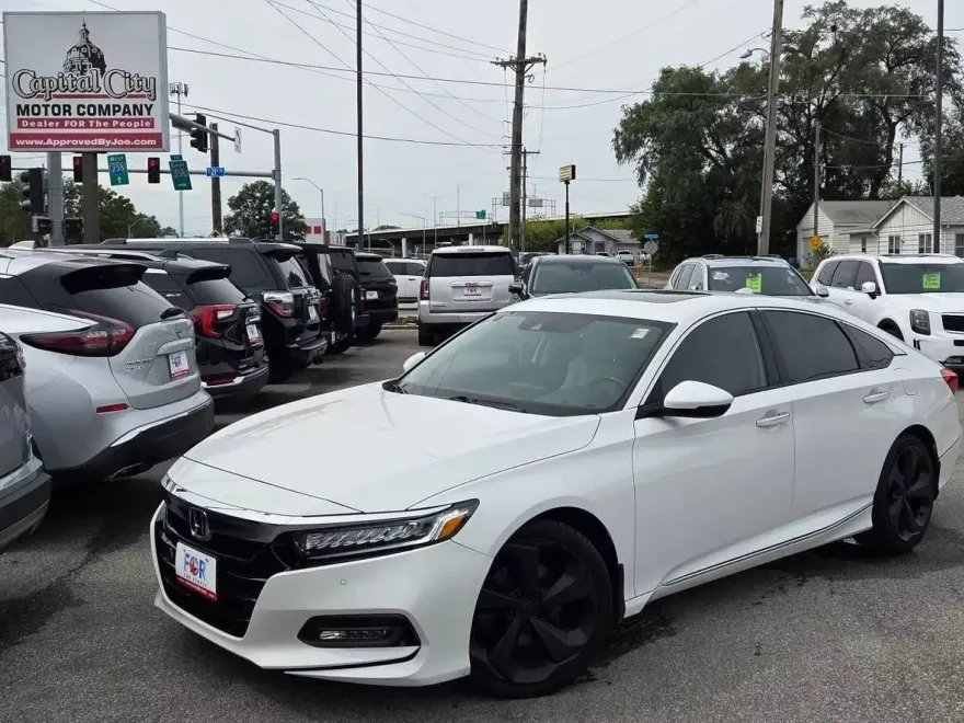 2019 Honda Accord Touring 2.0T photo 1