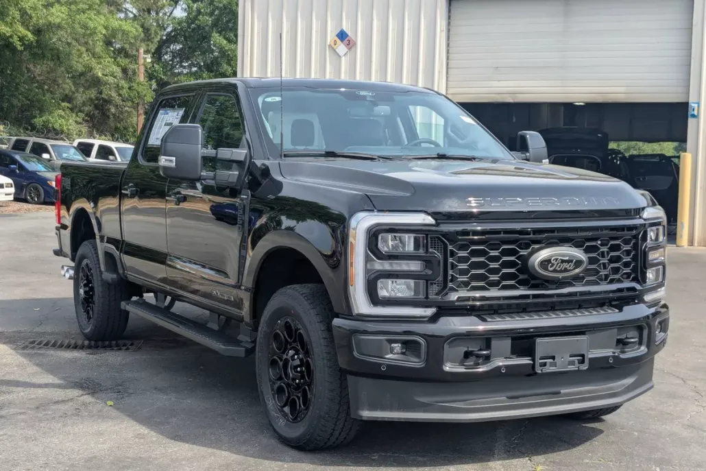 2025 Ford F-250 Lariat photo 1