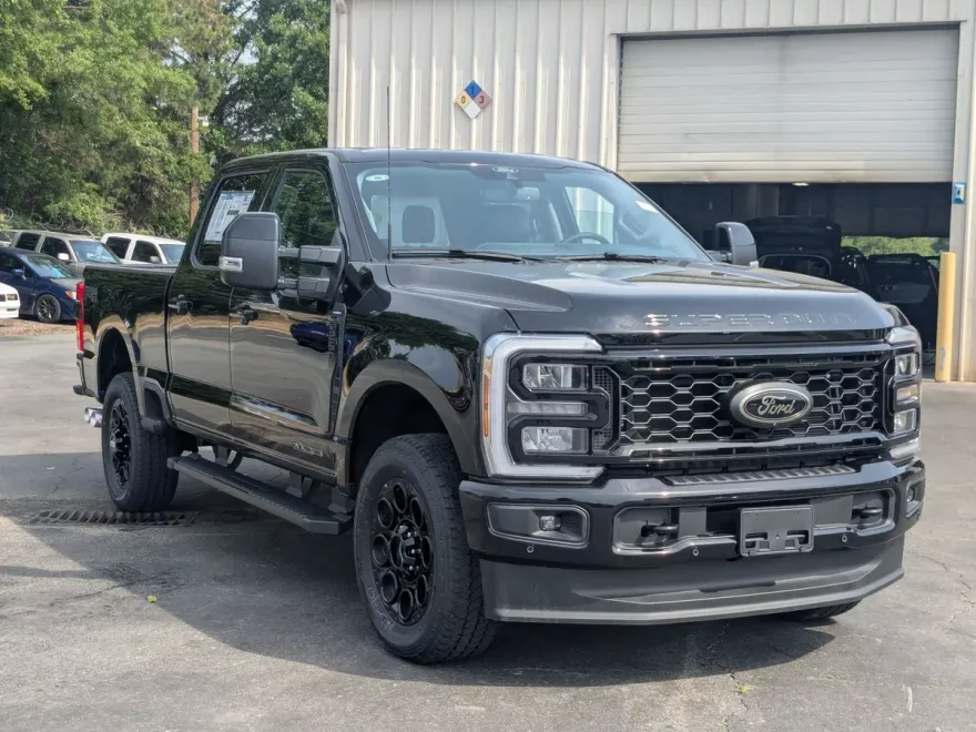 2025 Ford F-250 Lariat photo 1