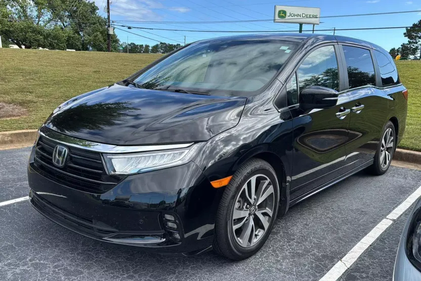 2023 Honda Odyssey Touring photo 1