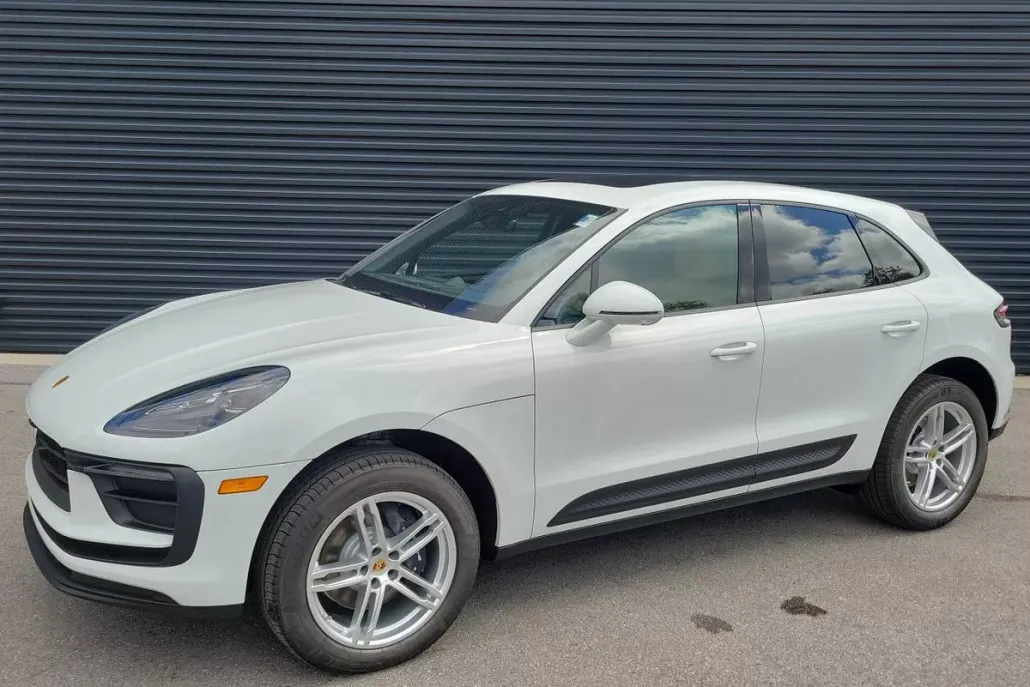 2026 Porsche Macan Base photo 1