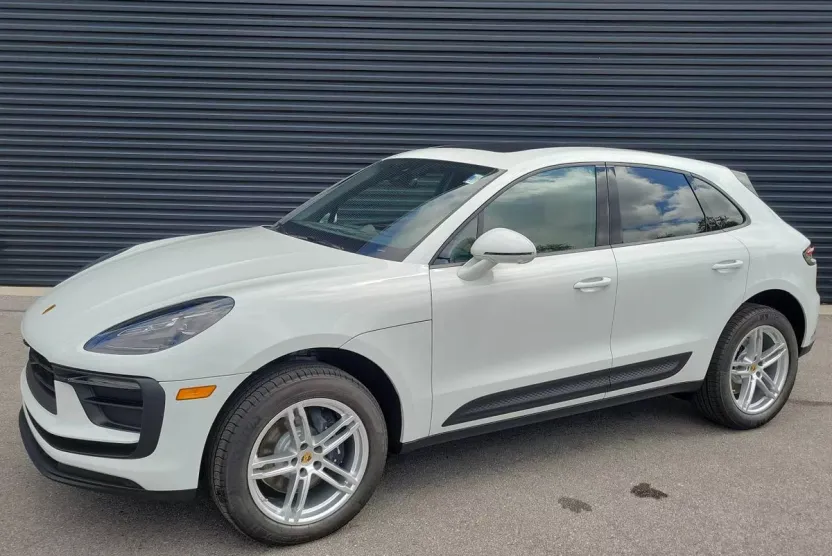 2026 Porsche Macan Base photo 1
