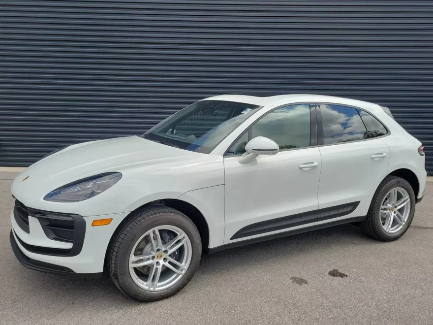 2026 Porsche Macan Base photo 1