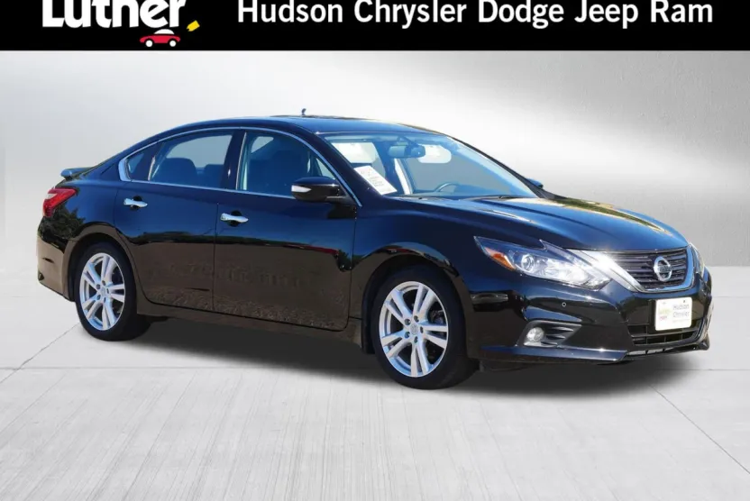 2017 Nissan Altima 3.5 SL photo 1