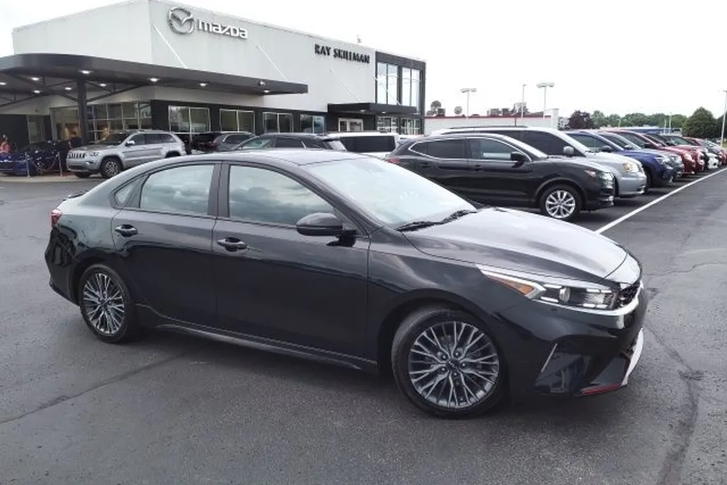 2023 Kia Forte GT-Line photo 1