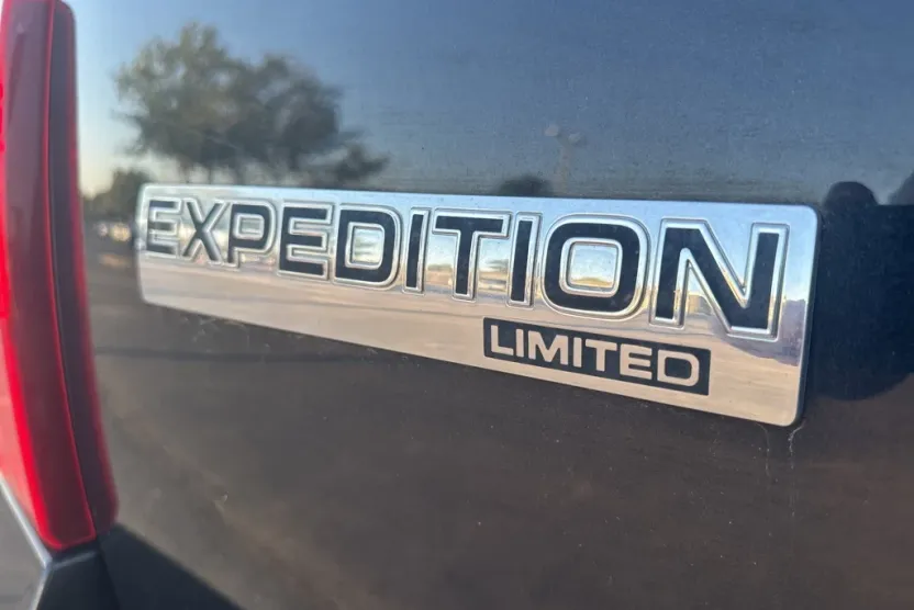 2010 Ford Expedition Limited photo 1
