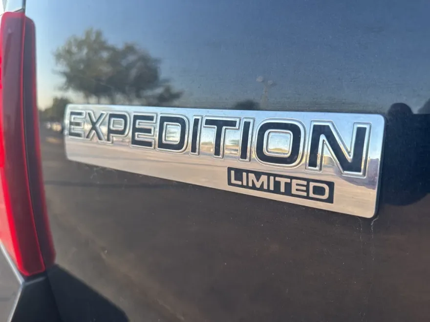 2010 Ford Expedition Limited photo 1