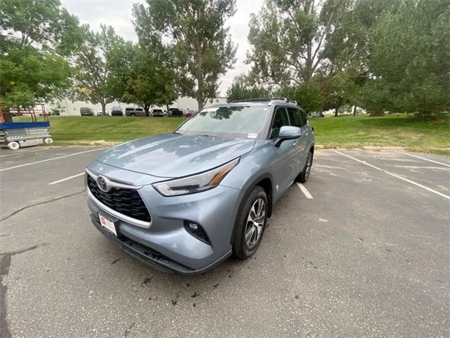 2022 Toyota Highlander XLE photo 1