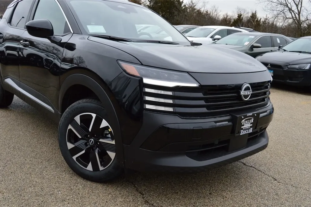 2025 Nissan Kicks SV photo 1