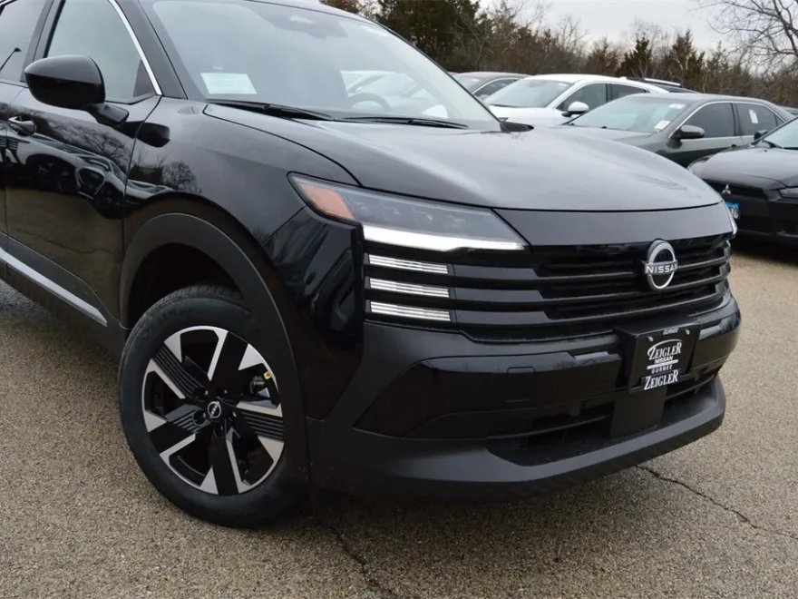 2025 Nissan Kicks SV photo 1