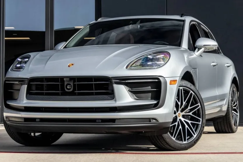 2025 Porsche Macan T photo 1