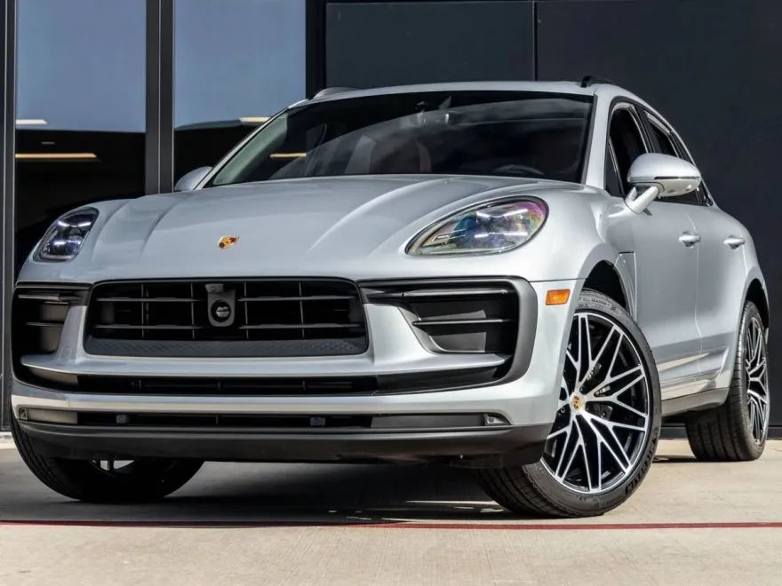 2025 Porsche Macan T photo 1