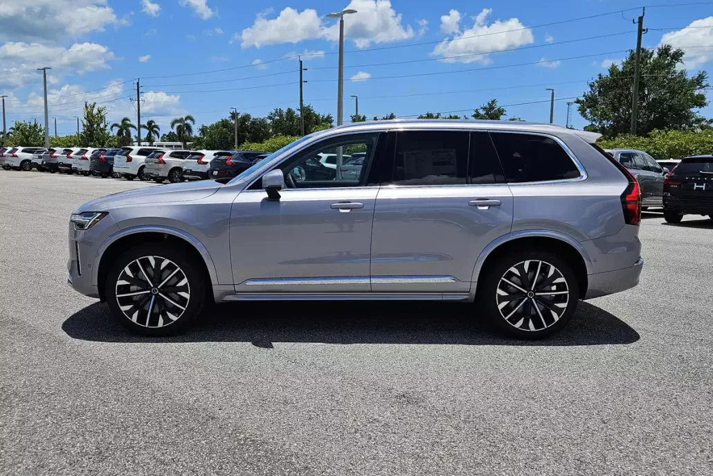 2026 Volvo XC90 Plus photo 1