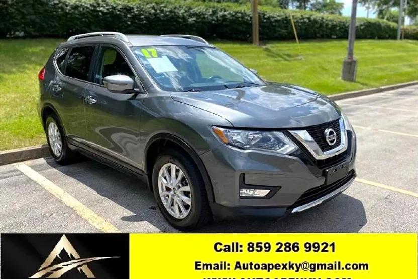 2017 Nissan Rogue SV photo 1