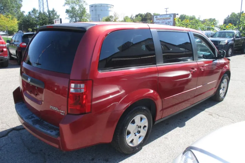 2009 Dodge Grand Caravan SE photo 1