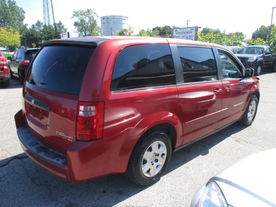 2009 Dodge Grand Caravan SE photo 1