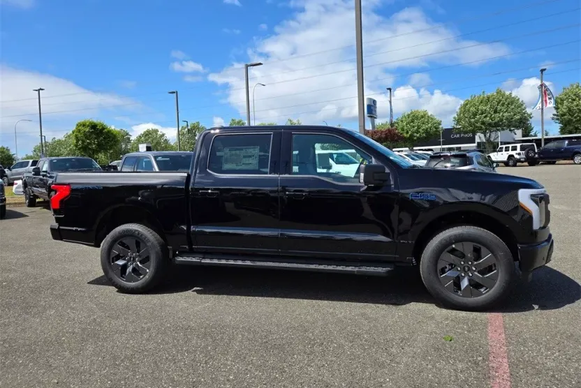 2025 Ford F-150 Lightning photo 1