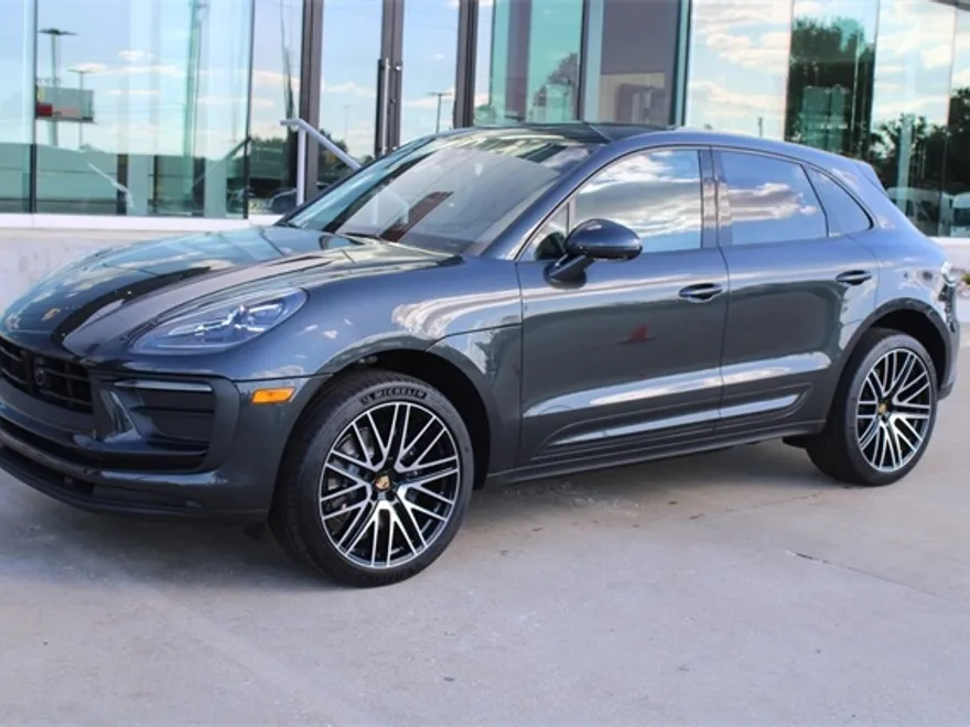 2025 Porsche Macan Base photo 1