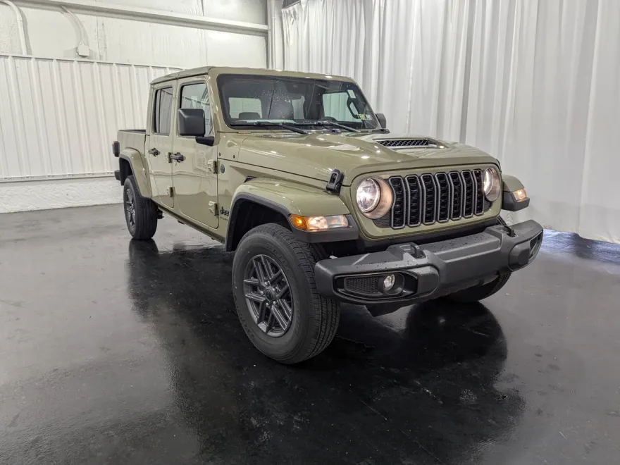 2025 Jeep Gladiator Sport S photo 1