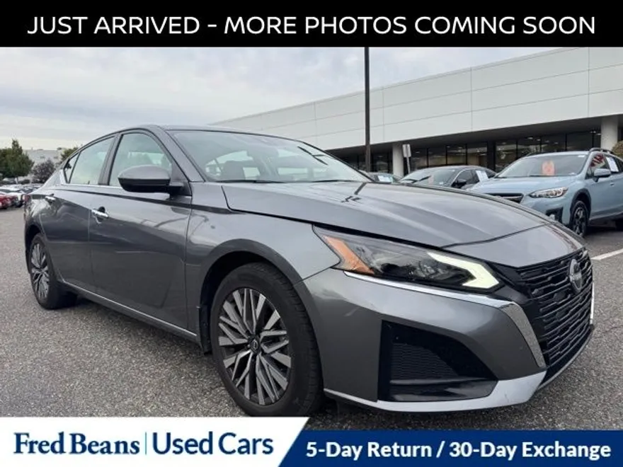 2023 Nissan Altima 2.5 SV photo 1