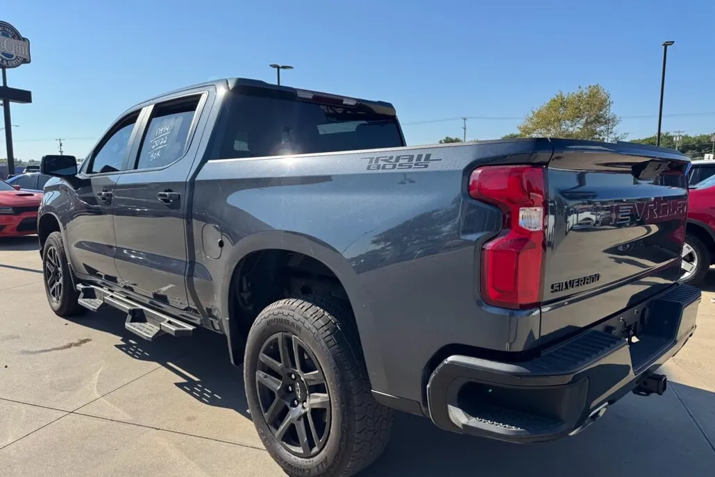 2022 Chevrolet Silverado 1500 LT Trail Boss photo 1