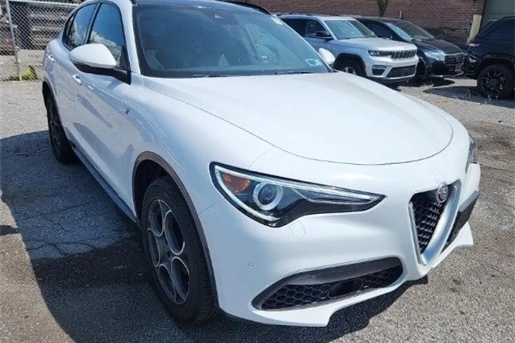 2022 Alfa Romeo Stelvio Ti photo 1
