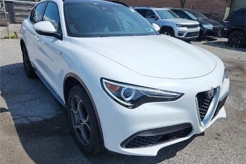 2022 Alfa Romeo Stelvio Ti photo 1