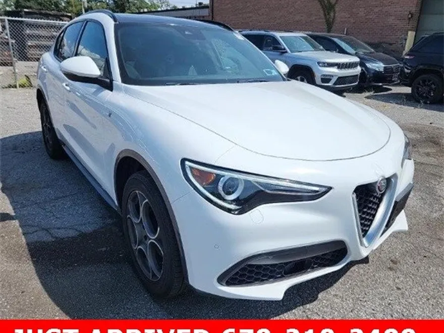 2022 Alfa Romeo Stelvio Ti photo 1