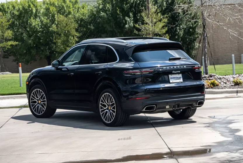 2022 Porsche Cayenne Base photo 1